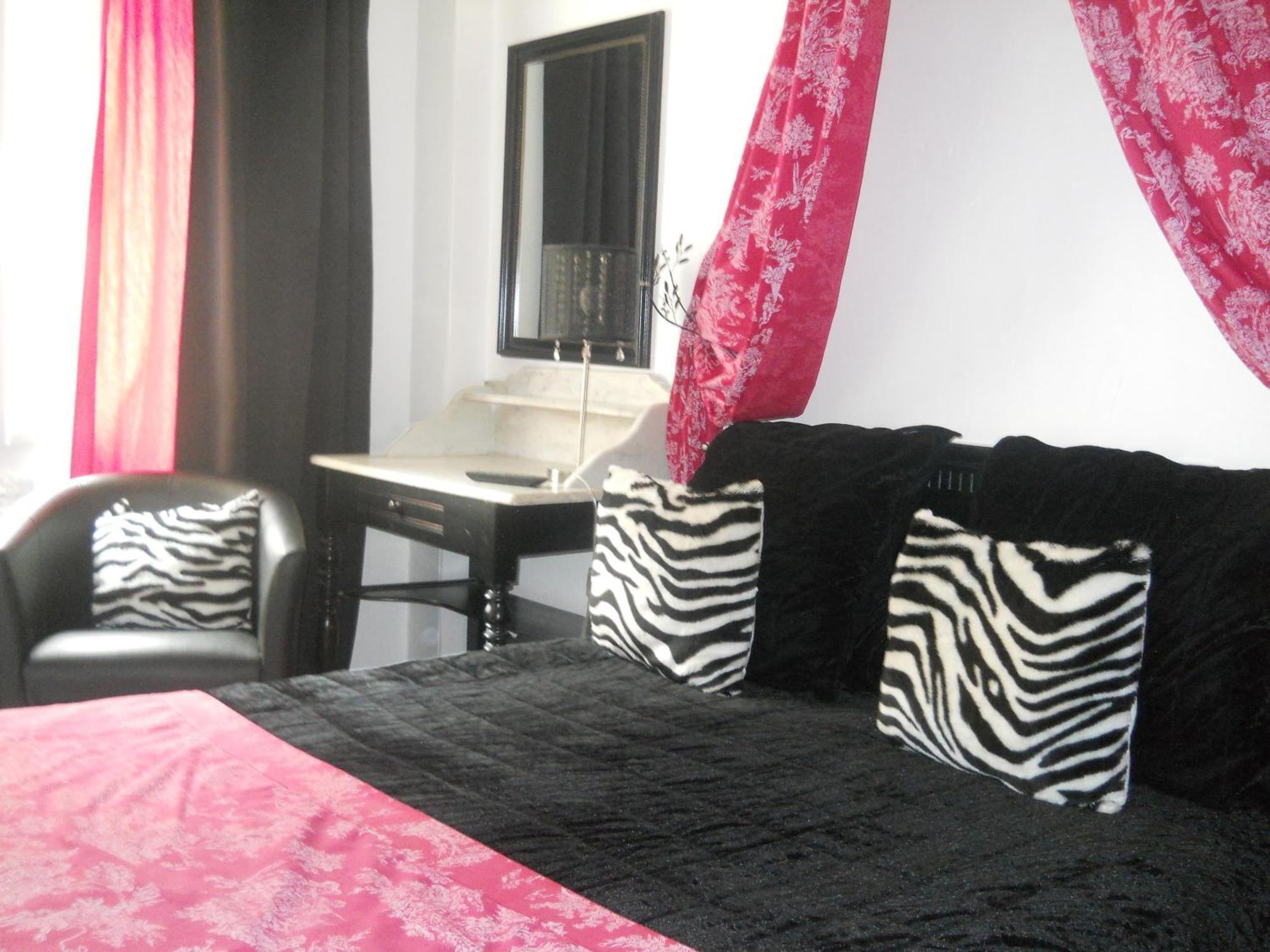 Hotel Boutique Saint-Louis Lisieux Kültér fotó